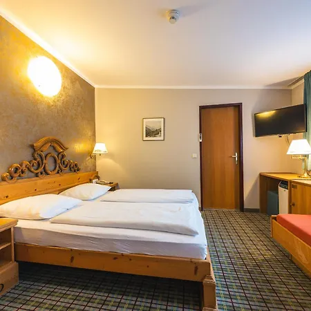 מלון Fish'inn Zell - Fischerwirt 4*